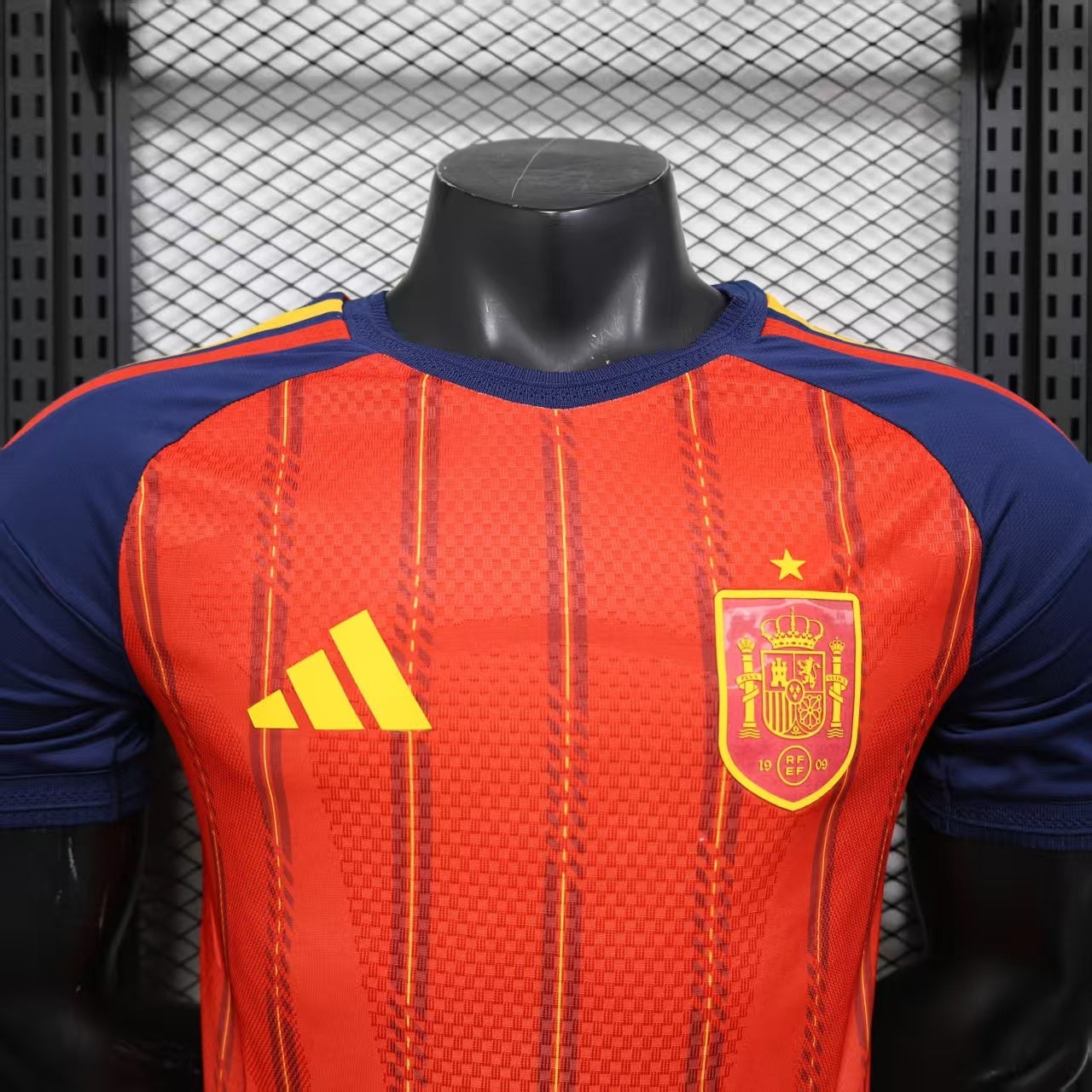 Spain home 26/27